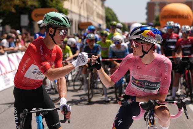 Tuckwell Luke of Red Bull - Bora - Hansgrohe Rookies pink jersey and Sparfel Aubin of Decathlon Ag2R La Mondiale Development Team red jersey during the stage 8 of the Giro Next Gen 2025, from Pinerolo (To) to Pinerolo (To), 147 km, Italy - Sunday, June 22, 2025. - cycling.  Copyright: xGianxMattiaxD Alberto LaPressex