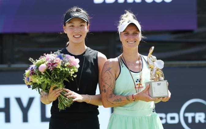 Wang Xinyu CHN , winner Marketa Vondrousova CZE at Steffi Graf Stadium Sport Final HYLO Berlin Tennis Open Women on grass 22 06 2025