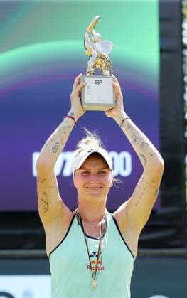 Winner Winner Marketa Vondrousova CZE with trophy in the Steffi Graf Stadium Sport Final HYLO Berlin Tennis Open Women on grass 22 06 2025