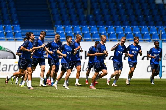 The players of SV Darmstadt 98 warming up, warm up, GER, training kick-off, SV Darmstadt 98 football, 2 Bundesliga, 2025 2026 season, 22 06 2025 GER, training kick-off, SV Darmstadt 98 football, 2 Bundesliga, 2025 2026 season, 22 06 2025 Darmstadt Copyright: xEibner-Pressefoto FlorianxWiegandx EP_FWD
