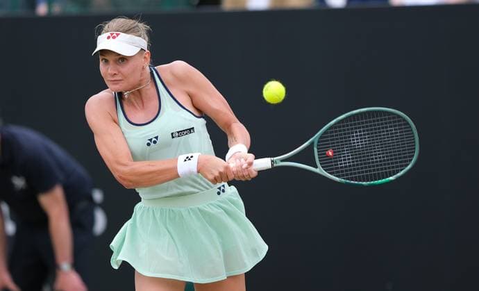 22nd June 2025; Lexus Nottingham Tennis Centre, Nottingham, England; Lexus Nottingham Open, Day 7; Dayana Yastremska plays a backhand shot to McCartney Kessler, womens singles final  ActionPlus12804025 PaulxBonser