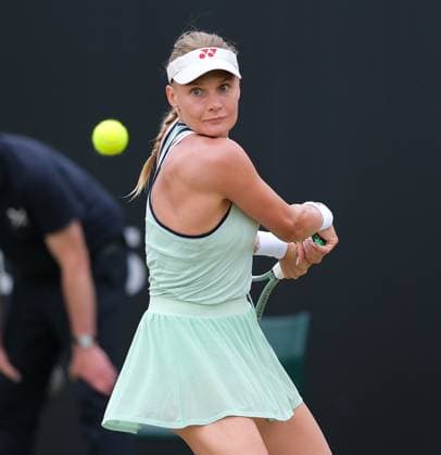 22nd June 2025; Lexus Nottingham Tennis Centre, Nottingham, England; Lexus Nottingham Open, Day 7; Dayana Yastremska hits a backhand winner to McCartney Kessler, womens singles final  ActionPlus12804026 PaulxBonser