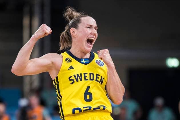 250622 Frida Eldebrink of Sweden celebrates during the FIBA Women s Eurobasket 2025 match between Sweden and Spain on June 22, 2025 in Hamburg Photo Emma Wallskog BILDBYRAN COP 320 EW0539 basket basketball basket em basket em 2025 em fiba womens eurobasket 2025 european championships sverige sweden spain spanien dam bbeng bbauto jubel  Copyright: EMMAxWALLSKOG BB250622EW023