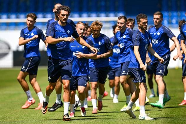 The players of SV Darmstadt 98 around Fraser Hornby SV Darmstadt 98, 09 warming up GER, training kick-off, SV Darmstadt 98 football, 2 Bundesliga, 2025 2026 season, 22 06 2025 GER, training kick-off, SV Darmstadt 98 football, 2 Bundesliga, 2025 2026 season, 22 06 2025 Darmstadt Copyright: xEibner-Pressefoto FlorianxWiegandx EP_FWD