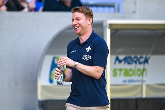 Paul Fernie SV Darmstadt 98, sports director laughing, GER, training kick-off, SV Darmstadt 98 football, 2 Bundesliga, 2025 2026 season, 22 06 2025 GER, training kick-off, SV Darmstadt 98 football, 2 Bundesliga, 2025 2026 season, 22 06 2025 Darmstadt Copyright: xEibner-Pressefoto FlorianxWiegandx EP_FWD