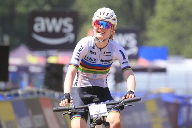 22nd June 2025, Val di Sole, Trentino, Italy; UCI Mountain Bike World Cup, Day 3; Puck Pieterse (NED) looks up at the display as she crosses the finish line  ActionPlus12804126 PierrexTeyssot