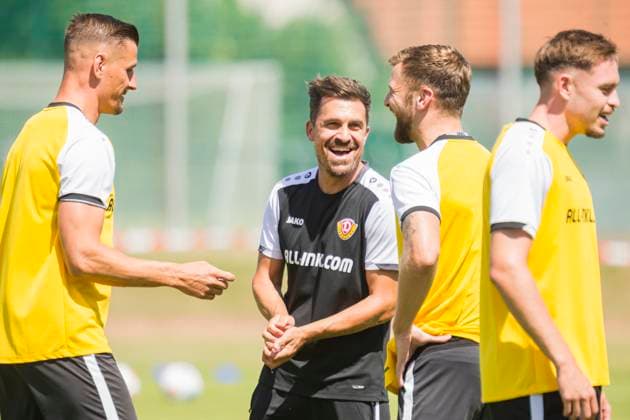 22 06 2025, xomx, Soccer 2 Bundesliga, SG Dynamo Dresden training kick-off season 2025 26 v l The training runs in tropical temperatures Thomas Stamm Dynamo Dresden coach in a good mood DFL DFB REGULATIONS PROHIBIT ANY USE OF PHOTOGRAPHS as IMAGE SEQUENCES and or QUASI VIDEO Dresden