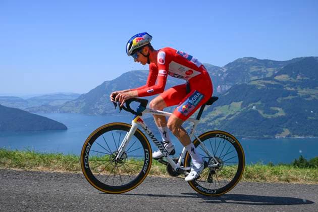 Tour de Suisse 2025 Stage 8 EMMETTEN STOCKHUTTE, SWITZERLAND - JUNE 22 : Vlasov Aleksandr (RUS) of Red Bull BORA - Hansgrohe in action during stage 8 of the 88th edition of Tour de Suisse an UCI World Tour 2.UWT Individual Time Trial stage for Men Elite of 10.1 km with start in Beckenried and finish in Emmetten Stockhutte on June 22, 2025 in Emmetten Stockhutte, Switzerland, 22 06 2025 ( Motordriver Kenny Verfaillie - Emmetten Stockhutte Switzerland  Copyright: xVincentxKalutx