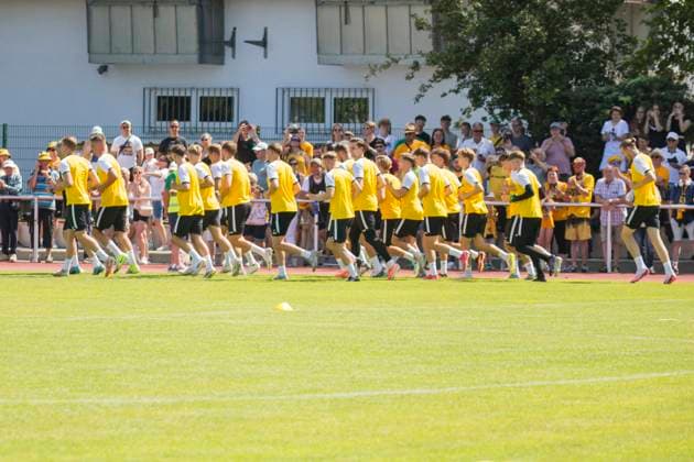 22 06 2025, xomx, Soccer 2 Bundesliga, SG Dynamo Dresden training kick-off season 2025 26 v l The training runs in tropical temperatures warm-up round DFL DFB REGULATIONS PROHIBIT ANY USE OF PHOTOGRAPHS as IMAGE SEQUENCES and or QUASI VIDEO Dresden