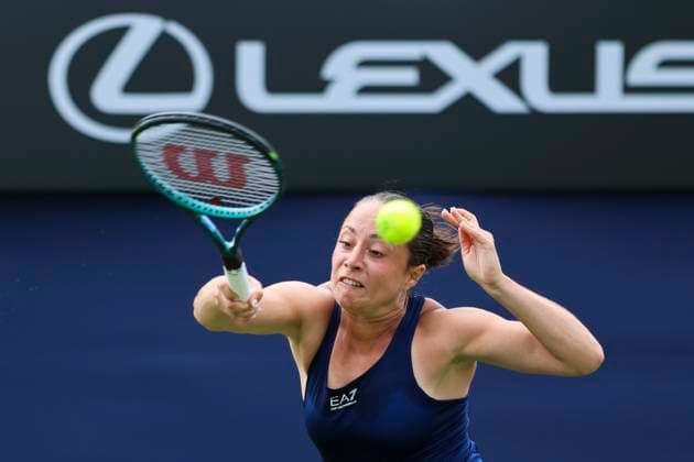 22nd June 2025; Devonshire Park, Eastbourne, East Sussex, England: Lexus International Eastbourne, Qualifying Day 2; Elisabetta Cocciaretto (ITA) plays a forehand shot against Suzan Lamens (NED)  ActionPlus12804201 HongboxChen