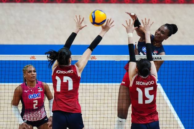 South Korea v Dominican Republic - FIVB Volleyball Nations League (VNL) ISTANBUL, TURKIYE - JUNE 22: Hoyoung Jung (17) and Seonwoo Lee (15) of South Korea in action during FIVB Women s Volleyball Nations League (VNL) 2nd week volleyball match between South Korea and Dominican Republic at Sinan Erdem Dome in Istanbul, Turkiye on June 22, 2025. Hakan Akgun Anadolu Istanbul Turkey. Editorial use only. Please get in touch for any other usage.  Copyright: x2025xAnadoluxHakanxAkgunx