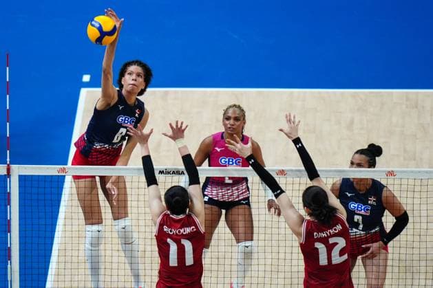 South Korea v Dominican Republic - FIVB Volleyball Nations League (VNL) ISTANBUL, TURKIYE - JUNE 22: Seoyoung Yuk (11) of South Korea in action against Alondra DenisTapia Cruz (8) of Dominican Republic during FIVB Women s Volleyball Nations League (VNL) 2nd week volleyball match between South Korea and Dominican Republic at Sinan Erdem Dome in Istanbul, Turkiye on June 22, 2025. Hakan Akgun Anadolu Istanbul Turkey. Editorial use only. Please get in touch for any other usage.  Copyright: x2025xAnadoluxHakanxAkgunx
