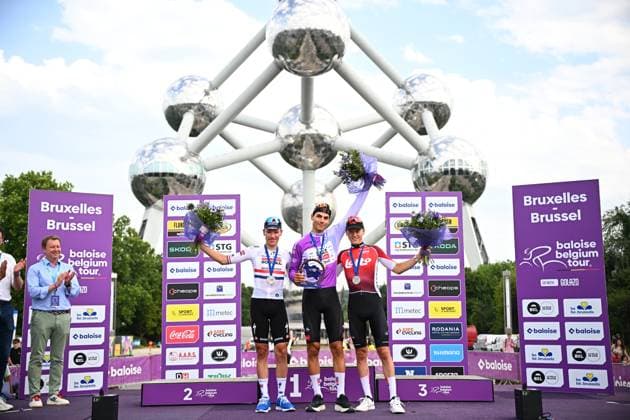 Bilder des Jahres 2025, Sport 06 Juni Sport Themen der Woche KW25 Baloise Belgium Tour 2025 Stage 5 BRUSSEL, BELGIUM - JUNE 22 : Baroncini Filippo (ITA) of UAE Team Emirates - XRG, Berckmoes Jenno (BEL) of Lotto Cycling Team, Hayter Ethan (GBR) of Soudal - Quick Step on the podium during stage 5 of the 94th edition of Baloise Tour of Belgium an UCI ProSeries 2.Pro cycling road race stage for Men Elite of 183.2 km with start in Brussel and finish in Brussel on June 22, 2025 in Brussel, Belgium, 22 06 2025 ( Motordriver Guy De Vuyst - Brussel Belgium  Copyright: xTomasxSiskx