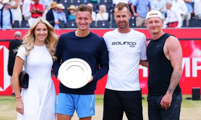 Jiri Lehecka with his team and girlfriend Lucka Neumannova after finishing runner up Queen s Club Championships, Day 14, Queen s Club, West Kensington, London, UK - 22 Jun 2025  Copyright: xJavierxGarcia Shutterstockx 15366611z