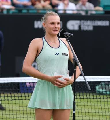 22nd June 2025; Lexus Nottingham Tennis Centre, Nottingham, England; Lexus Nottingham Open, Day 7; Nottingham open runner up Dayana Yastremska speaking the the centre court crowd, McCartney Kessler won Dayana Yastremska 6-4 7-5  ActionPlus12804353 PaulxBonser