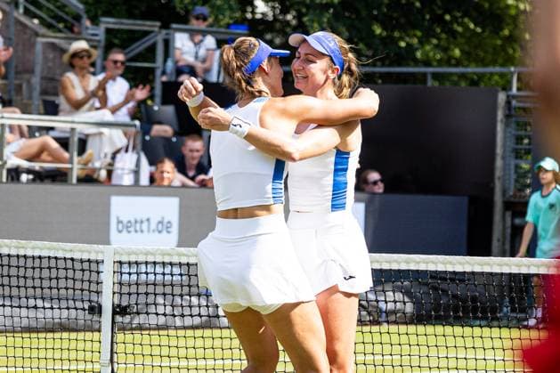 Tereza MIHALIKOVA SVK and Olivia NICHOLLS GBR are happy about their victory, Berlin Tennis Open by HYLO 2025, Berlin, LTTC Rot Weiß , 22 06 2025, Copyright: xClaudioxGärtnerx