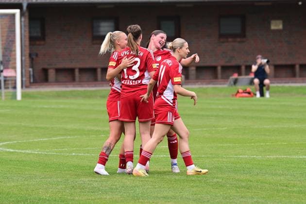 Soccer I Women I Season 2024 2025 I Decisive match for Regionalliga Nord I SpVg Aurich SSC Hagen Ahrensburg I 22 06 2025 Cheers, excitement, enthusiasm, euphoria, joy, happiness, cheerfulness at SpVg Aurich, who have made it into the Regionalliga Worpswede Eiche A Platz Niedersachsen Germany Copyright: xLobeca WolfxGebhardtx