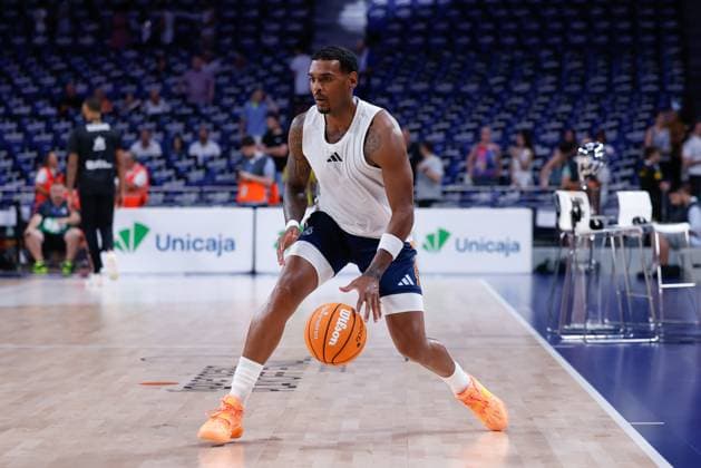 June 22, 2025, Madrid, Madrid, Spain: Xavier Rathan-Mayes of Real Madrid warms up during the Spanish League, Final second leg of Liga ACB Endesa, basketball match played between Real Madrid and Valencia Basket at Movistar Arena on June 22, 2025, in Madrid, Spain. Madrid Spain - ZUMAa181 20250622_zaa_a181_034 Copyright: xDennisxAgyemanx