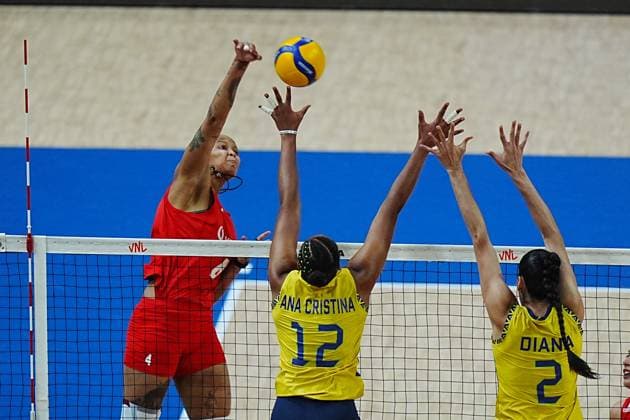 Turkiye v Brazil - FIVB Volleyball Nations League ISTANBUL, TURKIYE - JUNE 22: Melissa Teresa Vargas (5) of Turkiye in action against Ana Cristina Menezes Oliveira de Souza (12) of Brazil during FIVB Women s Volleyball Nations League (VNL) 2nd week volleyball match between Turkiye and Brazil at Sinan Erdem Sports Hall in Istanbul, Turkiye on June 22, 2025. Hakan Akgun Anadolu Istanbul Turkey. Editorial use only. Please get in touch for any other usage.  Copyright: x2025xAnadoluxHakanxAkgunx