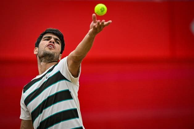 22nd June 2025; HSBC Championships, Queens Club, West Kensington, London, England: HSBC Mens Championships Queens Club, Day 7; Carlos Alcaraz (ESP) serves in the final against Jiri Lehecka (CZE)  ActionPlus12804516 GodfreyxPitt