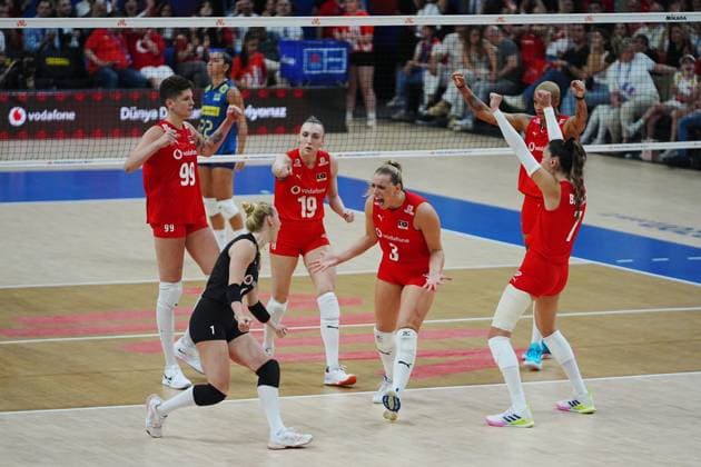 Turkiye v Brazil - FIVB Volleyball Nations League ISTANBUL, TURKIYE - JUNE 22: Players of Turkiye celebrate after a score during FIVB Women s Volleyball Nations League (VNL) 2nd week volleyball match between Turkiye and Brazil at Sinan Erdem Sports Hall in Istanbul, Turkiye on June 22, 2025. Hakan Akgun Anadolu Istanbul Turkey. Editorial use only. Please get in touch for any other usage.  Copyright: x2025xAnadoluxHakanxAkgunx