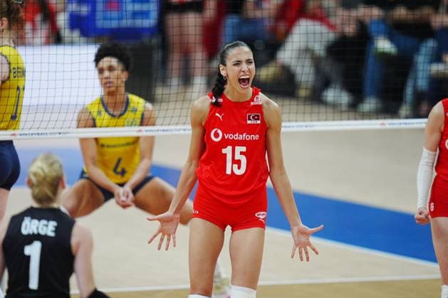 Turkiye v Brazil - FIVB Volleyball Nations League ISTANBUL, TURKIYE - JUNE 22: Players of Turkiye celebrate after a score during FIVB Women s Volleyball Nations League (VNL) 2nd week volleyball match between Turkiye and Brazil at Sinan Erdem Sports Hall in Istanbul, Turkiye on June 22, 2025. Hakan Akgun Anadolu Istanbul Turkey. Editorial use only. Please get in touch for any other usage.  Copyright: x2025xAnadoluxHakanxAkgunx