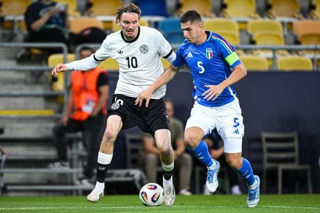 DUNAJSKA STREDA - (l-r) Nick Woltemade of Germany U21, U 21 Lorenzo Pirola of Italy U21 at the DAC Arena during the quarterfinal European Under-21 Championship game between Germany and Italy. ANP Hollandse Hoogte SOC 2025 xVIxANPxSportx xGerritxvanxKeulenxIVx 530319563 originalFilename: 530319563.jpg