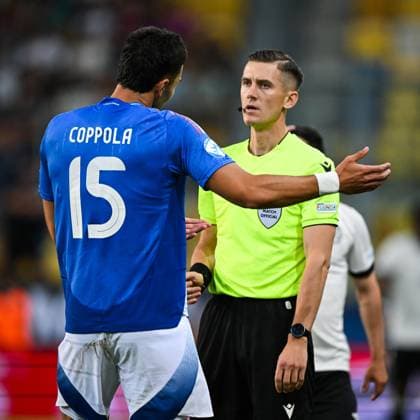 DUNAJSKA STREDA - (l-r) Diego Coppola of Italy U21, U 21 Referee Manfredas Lukjancukas at the DAC Arena during the quarterfinal European Championship, EM, Europameisterschaft under-21 game between Germany and Italy. ANP Hollandse Hoogte SOC 2025 xVIxANPxSportx xGerritxvanxKeulenxIVx 530319848 originalFilename: 530319848.jpg