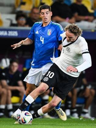 DUNAJSKA STREDA - (l-r) Matteo Prati of Italy U21, U 21 Nick Woltemade of Germany U21 at the DAC Arena during the quarterfinal European Under-21 Championship game between Germany and Italy. ANP Hollandse Hoogte SOC 2025 xVIxANPxSportx xGerritxvanxKeulenxIVx 530320229 originalFilename: 530320229.jpg