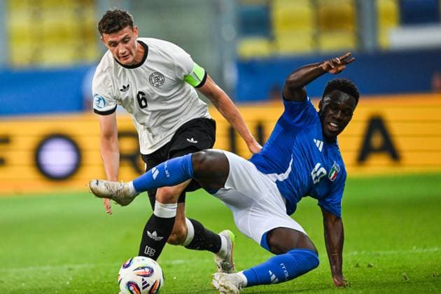 DUNAJSKA STREDA - (l-r) Eric Martel of Germany U21, U 21 Wilfried Gnonto of Italy U21 at the DAC Arena during the under-21 European Championship, EM, Europameisterschaft quarterfinal duel between Germany and Italy. ANP Hollandse Hoogte SOC 2025 xVIxANPxSportx xGerritxvanxKeulenxIVx 530320327 originalFilename: 530320327.jpg
