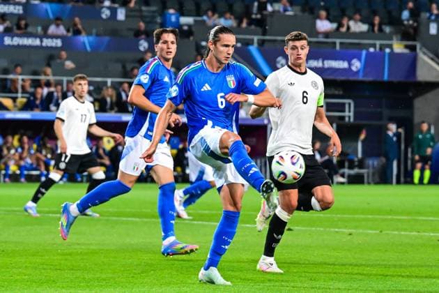 DUNAJSKA STREDA - (l-r) Daniele Ghilardi of Italy U21, U 21 Eric Martel of Germany U21 at the DAC Arena during the under-21 European Championship, EM, Europameisterschaft quarterfinal duel between Germany and Italy. ANP Hollandse Hoogte SOC 2025 xVIxANPxSportx xGerritxvanxKeulenxIVx 530320408 originalFilename: 530320408.jpg