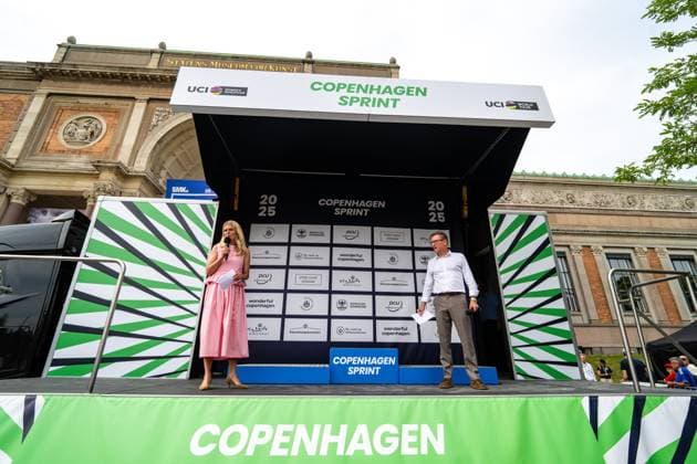 Copenhagen Sprint 2025, UCI World Tour cycling Copenhagen, Denmark. 22nd, June 2025. Moderator Heidi Frederikke Rasmussen (L) seen on the podium at the prize ceremony with cycling official Carsten Ritter (R) seen at the UCI World Tour race Copenhagen Sprint 2025. Denmark, Copenhagen  Copyright: xGonzalesxPhoto TobiasxJorgensenx