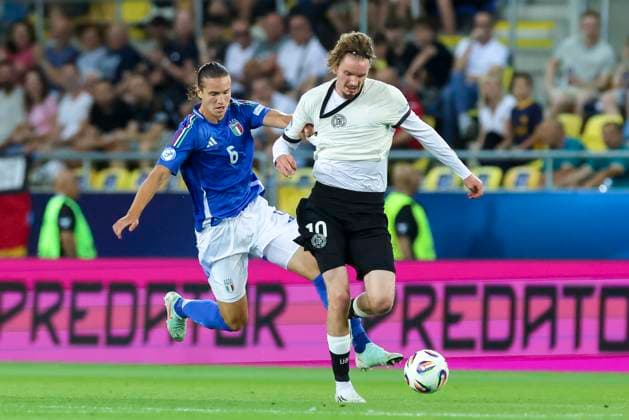 Daniele Ghilardi Italy and Nick Woltemade Germany battle for the ball, UEFA European Under 21 Championship 2025 Quarter Final, Germany v Italy, MOL ArÃ na on June 22, 2025 in Dunajska Streda, Slovakia Photo by Marco Steinbrenner DeFodi Images Daniele Ghilardi Italy and Nick Woltemade Germany battle for the ball, UEFA European Under 21 Championship 2025 Quarter Final, Germany v Italy, MOL ArÃ na, June 22, 2025 in Dunajska Streda, Slovakia Photo by Marco Steinbrenner DeFodi Images