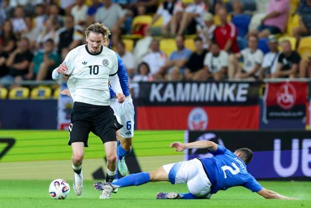 Nick Woltemade Germany and Mattia Zanotti Italy battle for the ball, UEFA European Under 21 Championship 2025 Quarter Final, Germany v Italy, MOL ArÃ na on June 22, 2025 in Dunajska Streda, Slovakia Photo by Marco Steinbrenner DeFodi Images Nick Woltemade Germany and Mattia Zanotti Italy battle for the ball, UEFA European Under 21 Championship 2025 Quarter Final, Germany v Italy, MOL ArÃ na, June 22, 2025 in Dunajska Streda, Slovakia Photo by Marco Steinbrenner DeFodi Images