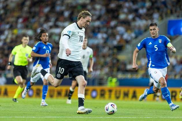 UEFA U21 European Championship, quarter-final Germany Italy 22 06 2025 Nick Woltemade Germany, 10 Lorenzo Pirola Italy, 5 at the UEFA U21 European Championship quarter-final match Germany Italy, on 22 06 2025, DAC Arena, Dunajska Streda, Slovakia Copyright: xBEAUTIFULxSPORTS Meuselx
