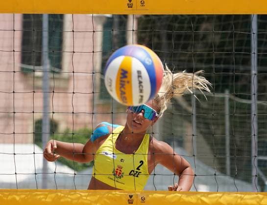 Volleyball World Beach Tour Futures Messina Pavelkova K. and Pavelkova A. of the Czech Republic play against Knoblochova and Petrikova (CZE) in the final for third place in the women s tournament in Messina, Italy, on June 22, 2025. Messina Italy  Copyright: xGabrielexMaricchiolox originalFilename:maricchiolo-volleyba250622_npfwT.jpg