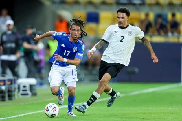 Luca Koleosho Italy and Nnamdi Collins Germany battle for the ball, UEFA European Under 21 Championship 2025 Quarter Final, Germany v Italy, MOL ArÃ na on June 22, 2025 in Dunajska Streda, Slovakia Photo by Marco Steinbrenner DeFodi Images Luca Koleosho Italy and Nnamdi Collins Germany battle for the ball, UEFA European Under 21 Championship 2025 Quarter Final, Germany v Italy, MOL ArÃ na, June 22, 2025 in Dunajska Streda, Slovakia Photo by Marco Steinbrenner DeFodi Images