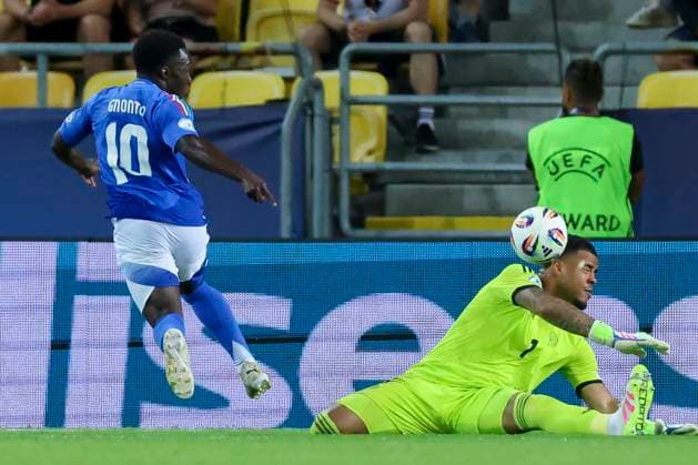 Goalkeeper Noah Atubolu Germany saves the shot from Wilfried Gnonto Italy , UEFA European Under 21 Championship 2025 Quarter Final, Germany v Italy, MOL Arà na on June 22, 2025 in Dunajska Streda, Slovakia Photo by Marco Steinbrenner DeFodi Images Goalkeeper Noah Atubolu Germany saves the shot from Wilfried Gnonto Italy , UEFA European Under 21 Championship 2025 Quarter Final, Germany v Italy, MOL Arà na, June 22, 2025 in Dunajska Streda, Slovakia Photo by Marco Steinbrenner DeFodi Images