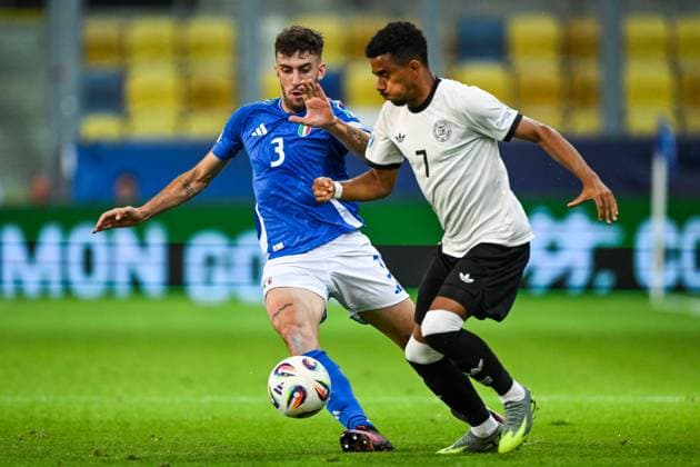 DUNAJSKA STREDA - (l-r) Matteo Ruggeri of Italy U21, U 21 Ansgar Knauff of Germany U21 at the DAC Arena during the quarterfinal European Under-21 Championship game between Germany and Italy. ANP Hollandse Hoogte SOC 2025 xVIxANPxSportx xGerritxvanxKeulenxIVx 530323354 originalFilename: 530323354.jpg