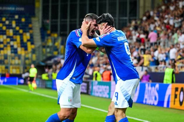DUNAJSKA STREDA - (l-r) Lorenzo Pirola of Italy U21, U 21 Giuseppe Ambrosino of Italy U21 celebrate the 2-2 at the DAC Arena during the quarterfinal European Championship, EM, Europameisterschaft under-21 duel between Germany and Italy. ANP Hollandse Hoogte SOC 2025 xVIxANPxSportx xGerritxvanxKeulenxIVx 530324169 originalFilename: 530324169.jpg