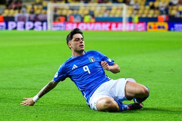 DUNAJSKA STREDA - Giuseppe Ambrosino of Italy U21, U 21 celebrates the 2-2 at the DAC Arena during the quarterfinal European Under-21 Championship game between Germany and Italy. ANP Hollandse Hoogte SOC 2025 xVIxANPxSportx xGerritxvanxKeulenxIVx 530324199 originalFilename: 530324199.jpg