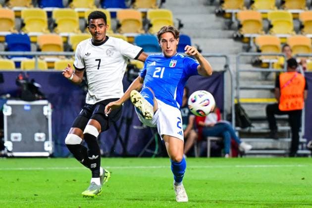 DUNAJSKA STREDA - (l-r) Ansgar Knauff of Germany U21, U 21 Jacopo Fazzini of Italy U21 at the DAC Arena during the quarterfinal European Under-21 Championship game between Germany and Italy. ANP Hollandse Hoogte SOC 2025 xVIxANPxSportx xGerritxvanxKeulenxIVx 530324952 originalFilename: 530324952.jpg