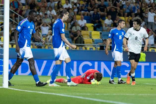 UEFA U21 European Championship, quarter-final Germany Italy 22 06 2025 Sebastiano Desplanches Italy, 1 saves the ball during the UEFA U21 European Championship quarter-final match Germany Italy, on 22 06 2025, DAC Arena, Dunajska Streda, Slovakia Copyright: xBEAUTIFULxSPORTS Meuselx