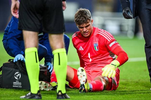 DUNAJSKA STREDA - Injury to Italy U21, U 21 goalkeeper Sebastiano Desplanches at the DAC Arena during the quarterfinal European Championship, EM, Europameisterschaft under-21 game between Germany and Italy. ANP Hollandse Hoogte SOC 2025 xVIxANPxSportx xGerritxvanxKeulenxIVx 530325236 originalFilename: 530325236.jpg