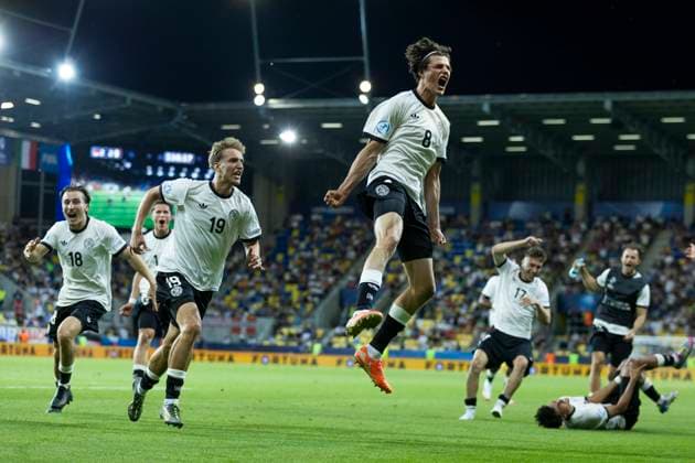 Bilder des Jahres 2025, Sport 06 Juni Sport Themen der Woche KW25 UEFA U21, U 21 Europameisterschaft, Viertelfinale: Deutschland - Italien; 22.06.2025 Jubel nach dem Tor durch Merlin Röhl (Deutschland, 8) bei der UEFA U21-Europameisterschaft im Viertelfinalspiel Deutschland - Italien, am 22.06.2025, DAC Arena, Dunajska Streda, Slowakei *** UEFA U21 European Championship, quarter-final Germany Italy 22 06 2025 Cheering after the goal by Merlin Röhl Germany, 8 at the UEFA U21 European Championship quarter-final match Germany Italy, on 22 06 2025, DAC Arena, Dunajska Streda, Slovakia Copyright: xBEAUTIFULxSPORTS Meuselx