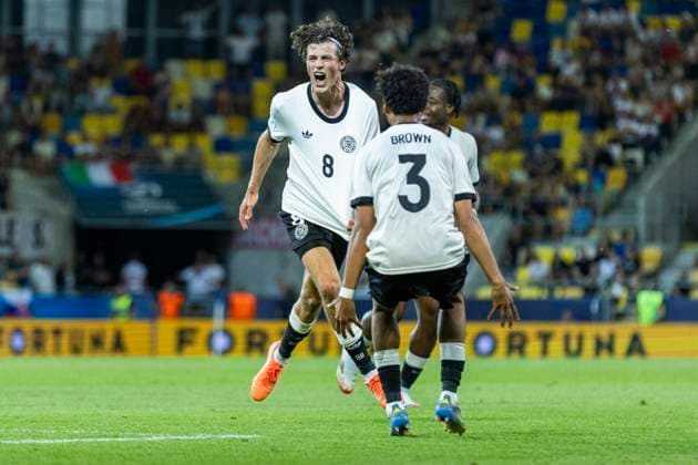 UEFA U21 European Championship, quarter-final Germany Italy 22 06 2025 Merlin Röhl Germany, 8 celebrates after scoring the winning goal to make it 3 2 during the UEFA U21 European Championship quarter-final match Germany Italy, on 22 06 2025, DAC Arena, Dunajska Streda, Slovakia Copyright: xBEAUTIFULxSPORTS Meuselx