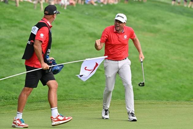 June 22, 2025: Keegan Bradley of Woodstock, VT, celebrates after winning the PGA, Golf Herren Travelers Championship golf tournament at TPC River Highlands in Cromwell CT. Cal Media Cromwell USA - ZUMAc04_ 20250622_zma_c04_089 Copyright: xEricxCanhax