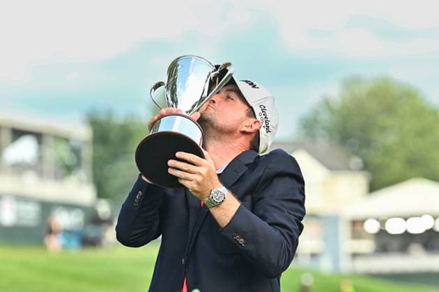 June 22, 2025: Keegan Bradley hoists the trophy after winning the 2025 Travelers Golf Championship in Cromwell, Connecticut. CSM Cromwell USA - ZUMAc04_ 20250622_zma_c04_115 Copyright: xGregoryxVasilx