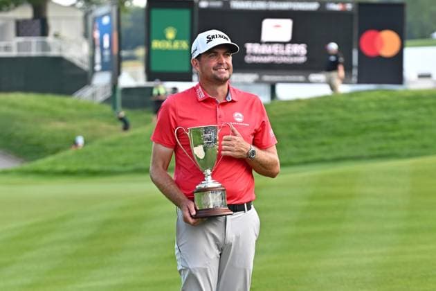 June 22, 2025: Keegan Bradley holds the trophy after winning the 2025 Travelers Golf Championship in Cromwell, Connecticut. CSM Cromwell USA - ZUMAc04_ 20250622_zma_c04_117 Copyright: xGregoryxVasilx