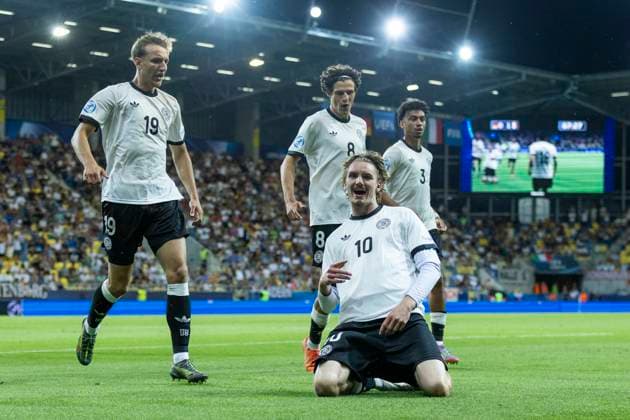 UEFA U21 European Championship, quarter-final Germany Italy 22 06 2025 Nelson Weiper Germany, 19 , Nick Woltemade Germany, 10 , Merlin Röhl Germany, 8 and Nathaniel Brown Germany, 3 cheer after scoring to equalize the score at 1 1 during the UEFA U21 European Championship quarter-final match Germany Italy, on 22 06 2025, DAC Arena, Dunajska Streda, Slovakia Copyright: xBEAUTIFULxSPORTS Meuselx